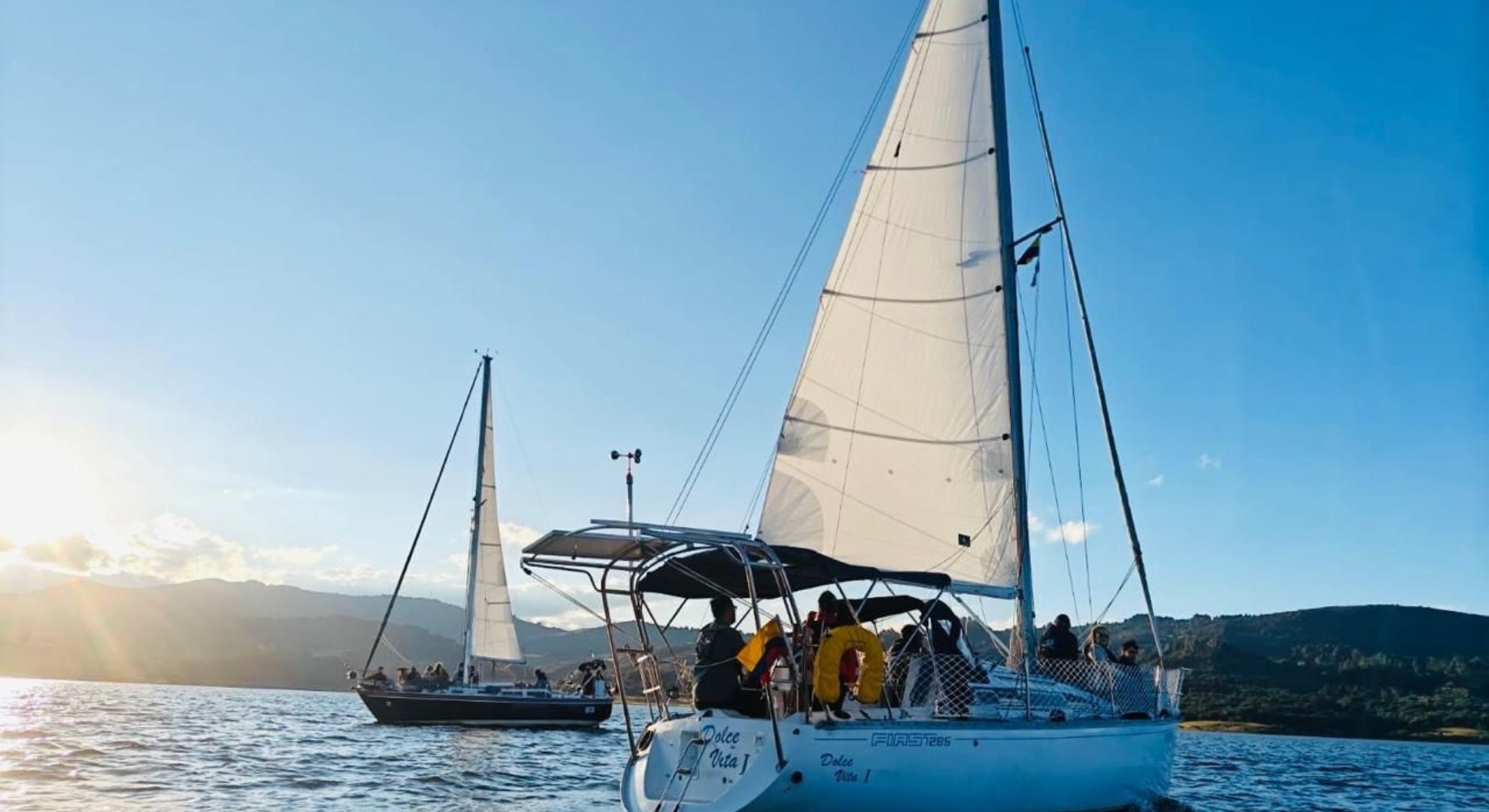 navegar velero embalse Tominé 2600 metros altura cerca de Bogotá