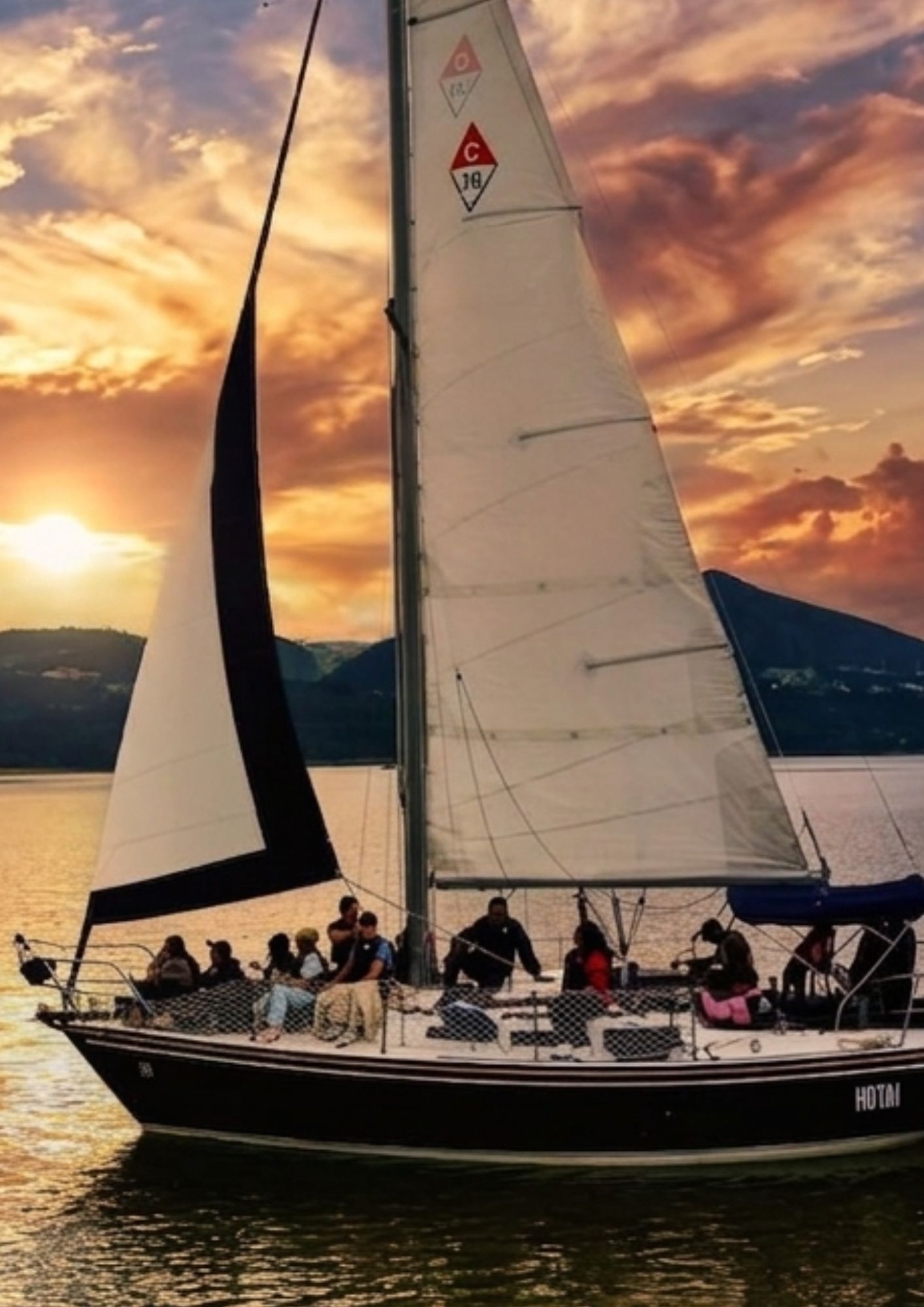 Paseo en velero cerca de Bogotá — Yate Hotai en el Embalse de Tominé