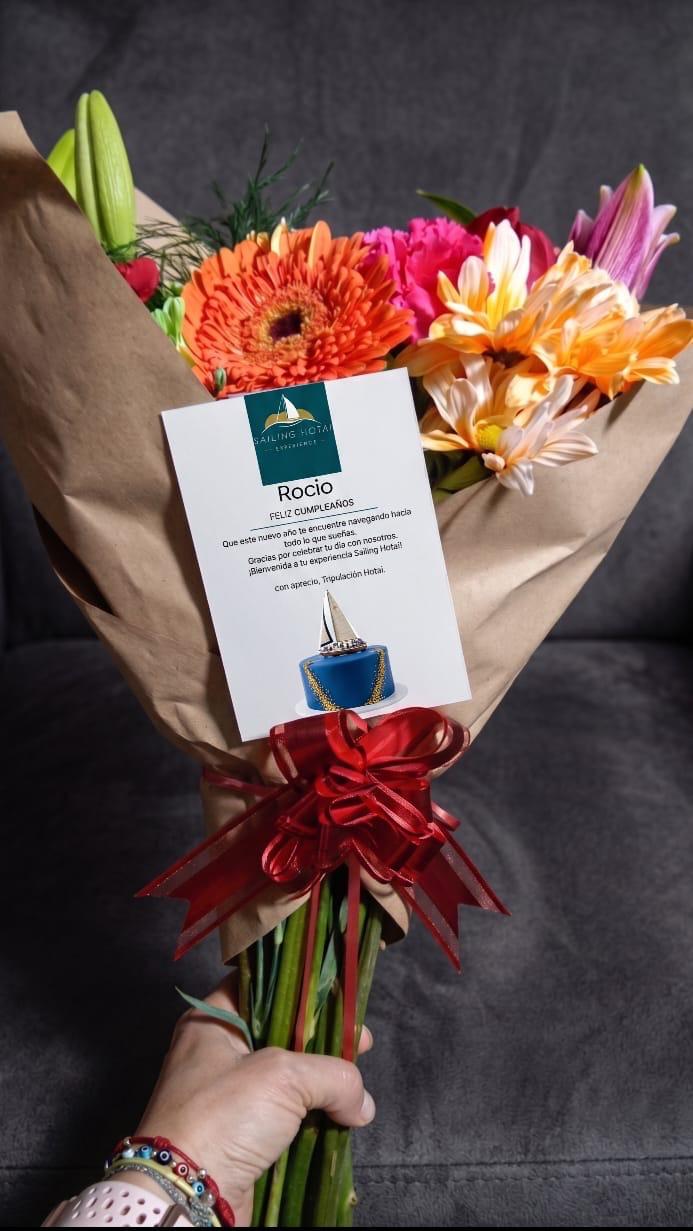 arreglo de flores para cumpleaños diferente en velero cerca de Bogotá